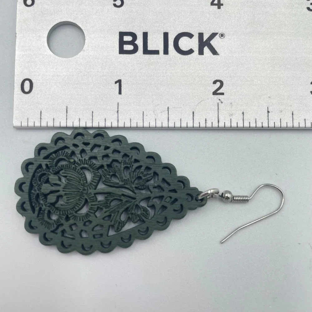 VTG Boho Retro Wooden Filigree Teardrop Earrings Set Mustard Yellow & Sage Green